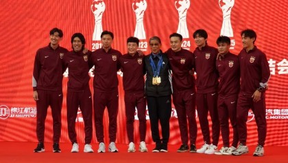 极速电竞比分直播-吕文君回归根宝基地幕后：曾多次与恩师徐根宝进行长时间单独交流