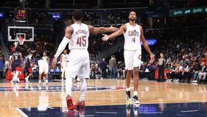 极速电竞网页版-灵犀一点！米切尔口袋妙传 莫布里心领神会空接扣篮