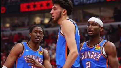 极速电竞下载-前车之鉴！雷霆上次西决3-1领先遭勇士逆转，杜兰特随后加盟勇士